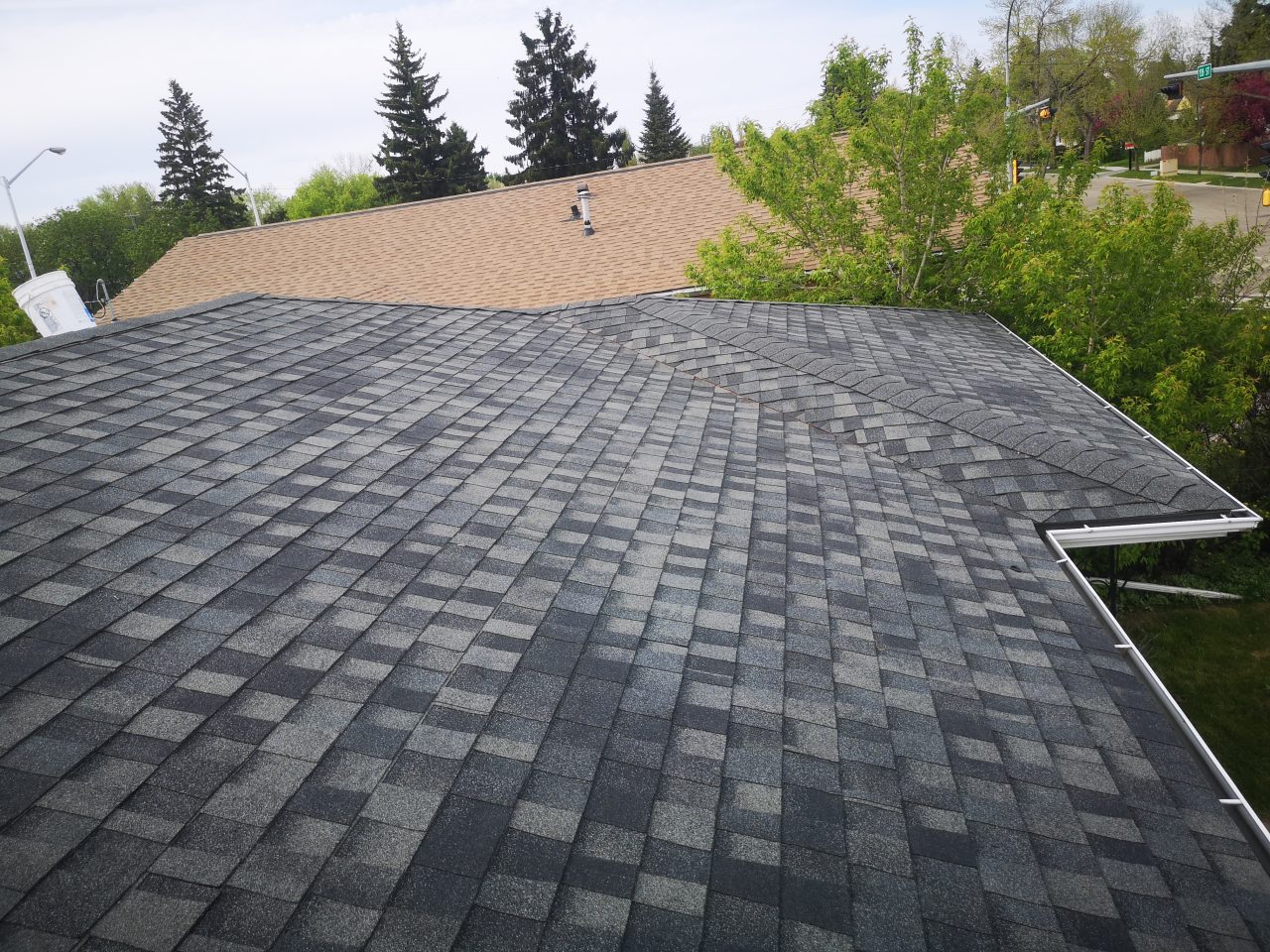 roof lifespan in Alberta